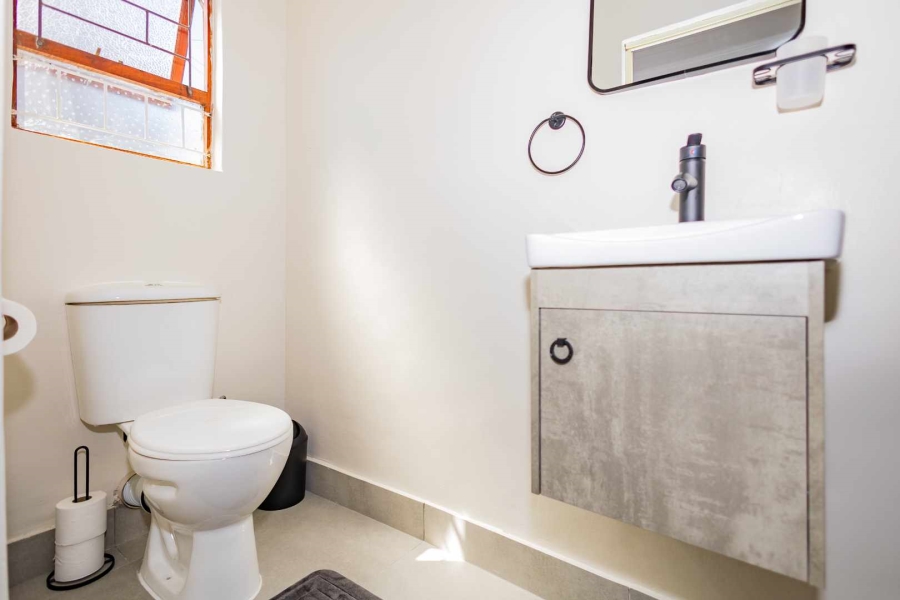 To Let 2 Bedroom Property for Rent in Oakdale Western Cape